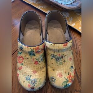 DANSKO YELLOW  floral CLOGS